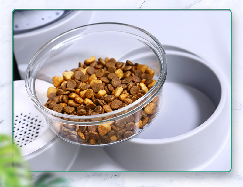 Water Dispenser Is Mobile And Unplugged Automatic Water Feeder For Pets.