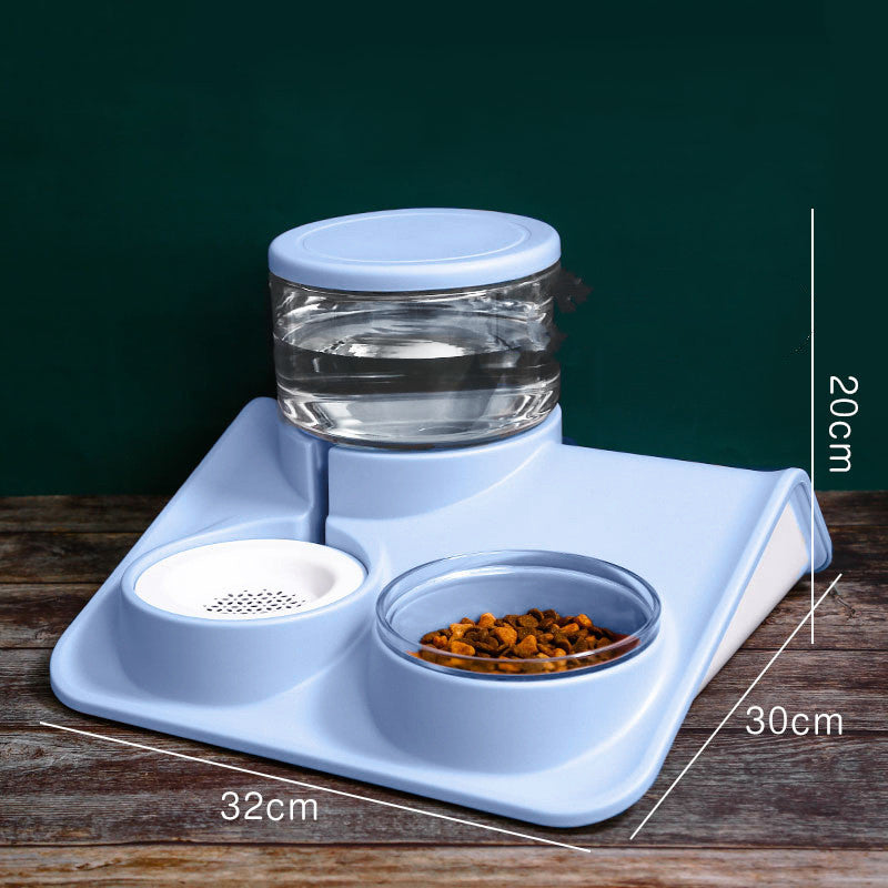 Water Dispenser Is Mobile And Unplugged Automatic Water Feeder For Pets.